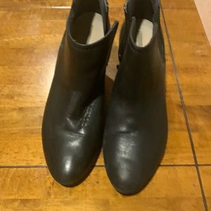 Clarks collection leather bootie, sight wear in heel only, size 11